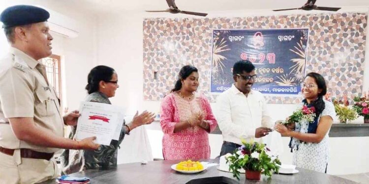 ପୁରସ୍କୃତ ହେଲେ ପକ୍ଷୀ ରାଣୀ ଦୀପା