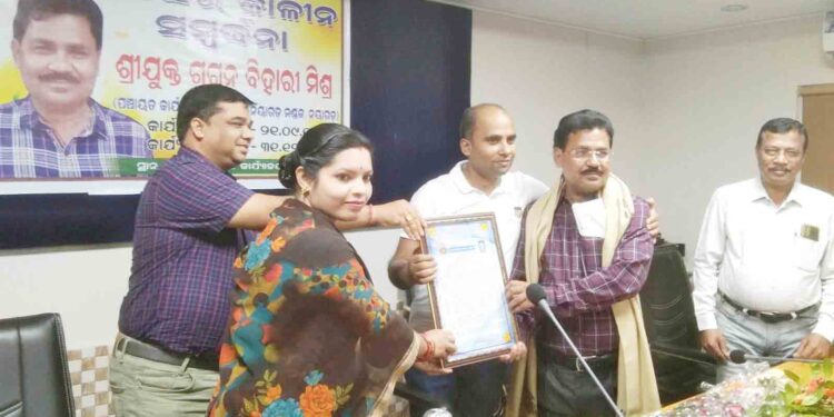 ଦକ୍ଷ ପଞ୍ଚାୟତ ନିର୍ବାହୀ ଅଧିକାରୀ ଗଗନ ବିହାରୀ ମିଶ୍ର ଙ୍କୁ ଅବସର କାଳୀନ ସମ୍ବର୍ଦ୍ଧନା