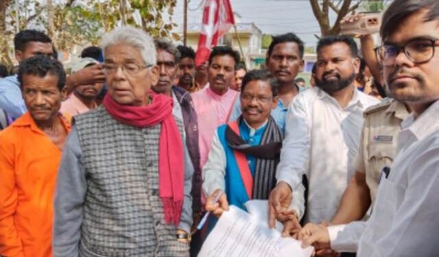 ଗଜପତି ଜିଲ୍ଲା ମୋହନା ବ୍ଲକ ସମ୍ମୁଖରେ ବିଭିନ୍ନ ଦାବି ନେଇ ସିପିଆଇଏମର ବିକ୍ଷୋଭ ଓ ଦାବିପତ୍ର ପ୍ରଦାନ