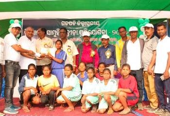 ଗୋଷାଣୀ ବ୍ଲକ ଗାରବନ୍ଧ ଭେଙ୍କଟଶ୍ୱର ବିଦ୍ୟାଳୟ ଠାରେ ଚାଲିଥିବା ଅଷ୍ଟମ ବାର୍ଷିକ ଗଜପତି ଜିଲ୍ଲା ସ୍ତରୀୟ ବିଦ୍ୟାଳୟ ସାମୁହିକ କ୍ରୀଡା ପ୍ରତିଯୋଗିତା ଉଦଯାପନ