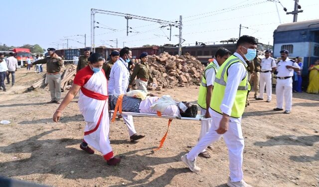 ବିପର୍ଯ୍ୟୟ ପରିଚାଳନା ଅଭ୍ୟାସ ଉପରେ ତାପଙ୍ଗ ରେଲୱେ ଷ୍ଟେସନରେ ଏକ ମକ୍ ଡ୍ରିଲ୍ ଆୟୋଜିତ