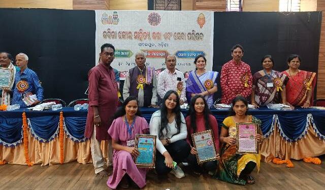 କବୟିତ୍ରୀ ଝରଣା ପ୍ରଧାନୀ ରସମାଧୁରୀ ସମ୍ମାନରେ ସମ୍ମାନୀତ