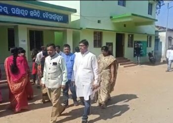 ବୈଠକ ଆରମ୍ଭରୁ ବାତିଲ ଆସିଲେ ନାହିଁ ଅଧିକାଂଶ ବିଭାଗର ଅଧିକାରୀ : ନିର୍ବାଚିତ ପ୍ରତିନିଧିଙ୍କ ମଧ୍ୟରେ ଅସନ୍ତୋଷ