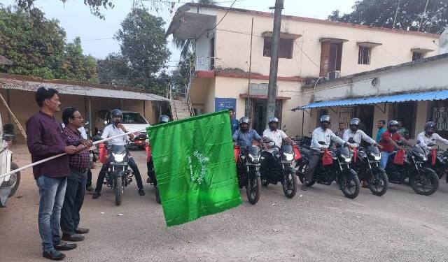 ସି ଆର ଏସ ଫଣ୍ଡ ରୁ ୧୦ଟି ମୋଟର ବାଇକ ପ୍ରଦାନ