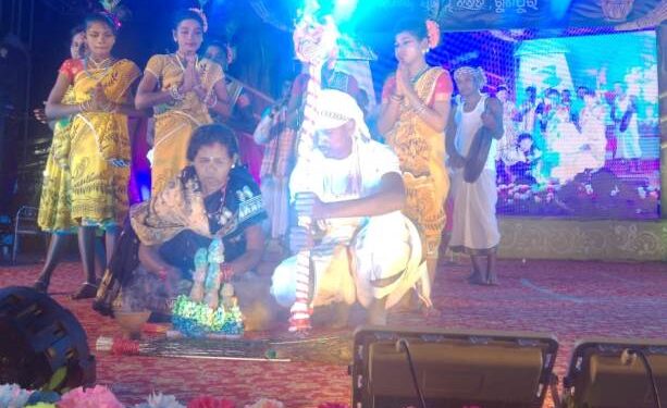 “ଇଡାଇ-ଇଡିତାଲ୍ ଚଇତି ପର୍ବ”-2023 ଉପଲକ୍ଷ୍ୟେ ତୃତୀୟ ରଜନୀ ସନ୍ଧ୍ୟାରେ ପ୍ରଜ୍ଞା ଏବଂ ଶଙ୍କରଙ୍କ ଦ୍ବାରା ଆକର୍ଷଣୀୟ ମନ ରଞ୍ଜନ