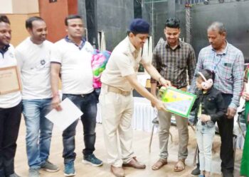 ସ୍ୱଛାସେବୀ ଙ୍କୁ ସମ୍ବର୍ଦ୍ଧନା