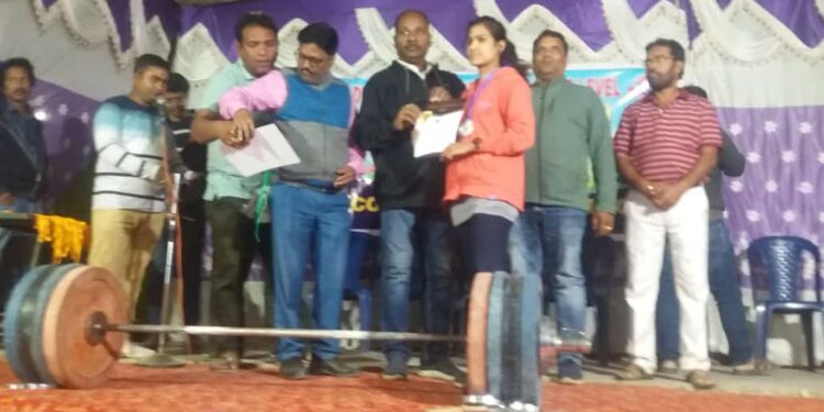 ଗୁଣପୁର ବ୍ଳକ୍ ପାୱାର୍ ଲିଫ୍ଟଙ୍ଗ୍ ଚମ୍ପିୟାନ ସିପ୍ 2023 କ୍ରୀଡା ପରିଷଦ ପ୍ରତିଯୋଗୀତାରେ ପୁରସ୍କାର ବିତରଣ