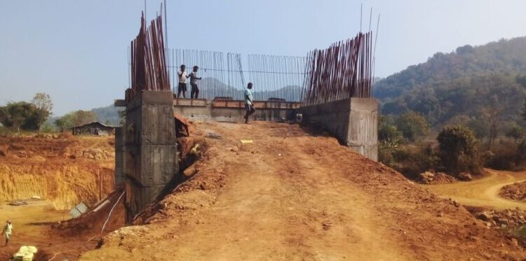 ମୋଥର ଗତିରେ  ଚାଲିଛି  ହରଙ୍ଗୀ ନଦୀ ଉପରେ ସେତୁ ନିର୍ମାଣ : ଦେଖାମିନି ବିଭଗ ଯନ୍ତ୍ରୀ