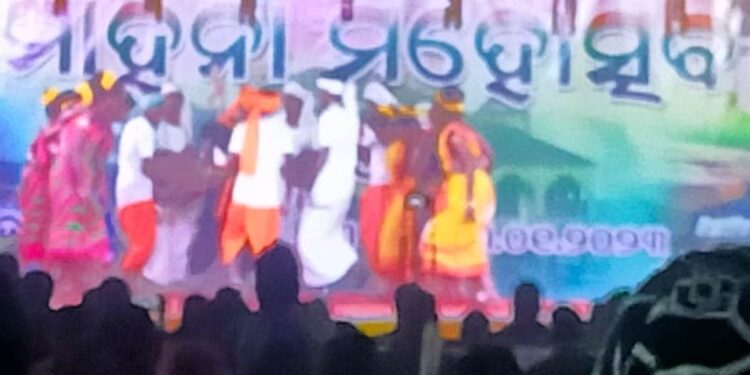 ମୋହନା ମୋହତ୍ସବରେ ସାଂସ୍କୃତିକ କାର୍ଯ୍ୟକ୍ରମ ଦୁଲୁକିଲା ମଞ୍ଚ, ଦର୍ଶକଙ୍କୁ ଦେଖି ବିଭୋର ପ୍ରଶାସନ ଓ କଳାକାର