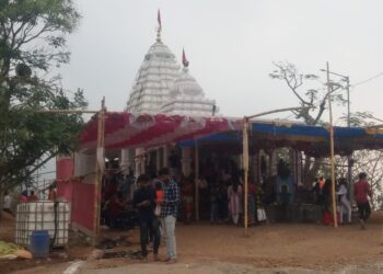 ଗୁଣପୁର ସେପାଳୀ ପାହାଡରେ ମହାଶିବରାତ୍ରୀ ଦର୍ଶକଙ୍କ ଭୀଡ