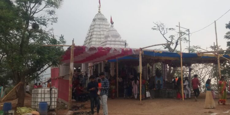 ଗୁଣପୁର ସେପାଳୀ ପାହାଡରେ ମହାଶିବରାତ୍ରୀ ଦର୍ଶକଙ୍କ ଭୀଡ