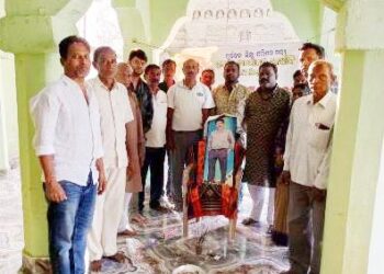ବିଜେଡି କର୍ମକର୍ତ୍ତା ଓ ଗ୍ରାମବାସୀ ମିଳିତ ଭାବେ ଶ୍ରଦ୍ଧାଞ୍ଜଳି ସଭା : ଦାମୋଦର ଯୋଶୀ