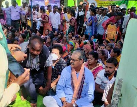 ପ୍ରଧାନମନ୍ତ୍ରୀ ଆବାସ ଯୋଜନାରେ ଅନିମିୟତା ନେଇ ବିଜେପି ର ପାଟଣାଗଡ଼ବ୍ଲକ ଘେରାଉ ଓ ବିକ୍ଷୋଭ ପ୍ରଦର୍ଶନ