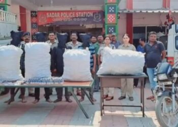 ବିପୁଳ ପରିମାଣରେ କଫ୍ ସିରଫ୍ ଜବତ,୫ ଗିରଫ