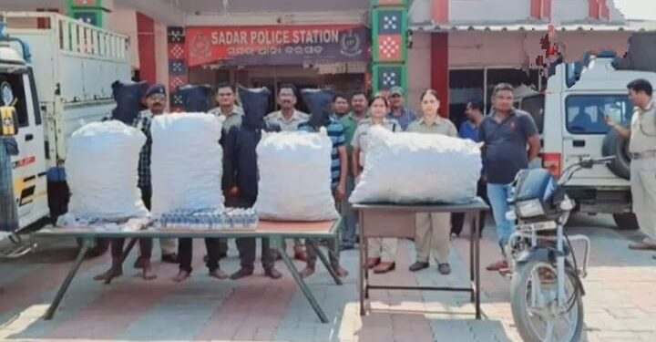 ବିପୁଳ ପରିମାଣରେ କଫ୍ ସିରଫ୍ ଜବତ,୫ ଗିରଫ