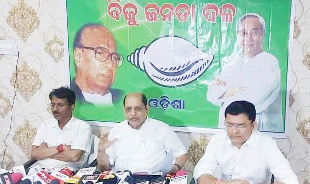 କେନ୍ଦ୍ର ର ଚାଷୀ ବିରୋଧ ନୀତି : ଧାନ ସଂଗ୍ରହ ରେ କେନ୍ଦ୍ର ବଜେଟ ରେ କଟିଲା ୨୦ ହଜାର କୋଟି ଟଙ୍କା -ଚାଉଲ ସଂଗ୍ରହ ୮୦ ଭାଗ କଟିଲା