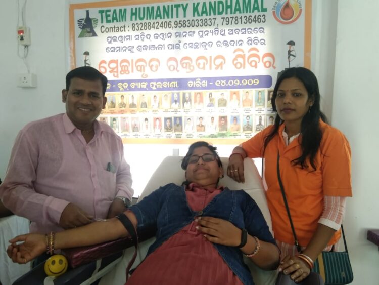 ପୁଲୱାମା ରେ ଆତଙ୍କବାଦୀ ଆକ୍ରମଣ ରେ ସହିଦ 40 ଜଣ ଯବାନ ଙ୍କ ଶ୍ରଦ୍ଧାଞ୍ଜଳି ରେ ଟିମ ହୁମାନୀଟି ପକ୍ଷରୁ ରକ୍ତ ଦାନ ଶିବିର ଅନୁଷ୍ଠିତ