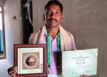 ମୋହନା ବ୍ଲକର ଜଣେ ଚାଷୀ ଯୀଖରିଅ ଶବର ସଫଳ ମାଛ ଚାଷ କରି ଗଜପତି ଜିଲ୍ଲା ପାଇଁ ରାଜ୍ୟ ସ୍ତରରେ ସମ୍ମାନୀତ