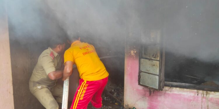 ୪ ବଖରା ଘର ନିଆଁ ଲାଗି : ୬ଲକ୍ଷ ଟଙ୍କା ସମ୍ପତ୍ତି ପୋଡି ନଷ୍ଟ