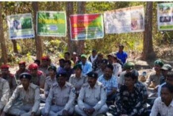 ଗ୍ରୀଷ୍ମ ଋତୁରେ ଜଙ୍ଗଲରେ କିପରି ନିଆଁ ଲାଗିଲେ ଅଟକାଇ ପାରିବେତାଲିମ ନେଇଥିଲେ ବନ ବିଭାଗ କର୍ମଚାରୀ