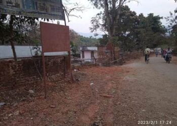 ବିନା ଫଳକ ଟେଣ୍ଡର କାମ ଚାଲିଛି ଗ୍ରାମ୍ୟ ଉନ୍ନୟନ ବିଭାଗ ଚାଲିଛି