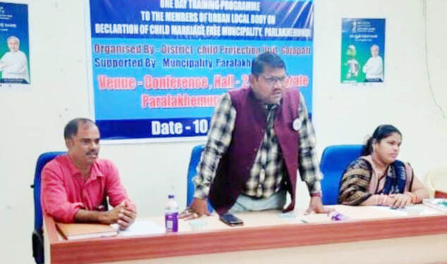 ପାରଳାଖେମୁଣ୍ଡି ପୌରପରିଷଦକୁ ବାଲ୍ୟବିବାହ ମୁକ୍ତ କରିବା ନିମନ୍ତେ ବୈଠକ ଅନୁଷ୍ଠିତ
