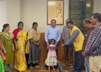 ଗଜପତି,ପାରଳାଖେମୁଣ୍ଡି : ସ୍ଲୋଗ – ତାମିଲନାଡ଼ୁ ଓ କର୍ଣ୍ଣାଟକ ଦମ୍ପତ୍ତିଙ୍କ ଗଜପତିରୁ ପୋଷ୍ୟ ସନ୍ତାନ ଗ୍ରହଣ