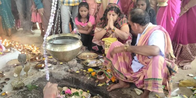 ବାଲିଗୁଡା :ଶୈବପୀଠରେ ଶ୍ରଦ୍ଧାଳୁଙ୍କ ସମାଗମ : ଦେବନୀତି ସମ୍ପନ୍ନ
