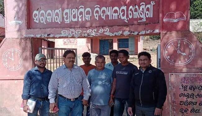 ଗୋଷ୍ଠୀ ଶିକ୍ଷା ଅଧିକାରୀ ଙ୍କ ଉପସ୍ଥିତିରେ ଖୋଲିଲା ଲେଣ୍ଡିରି ଗାଁ ପ୍ରାଥମିକ ବିଦ୍ୟାଳୟ ତାଲା