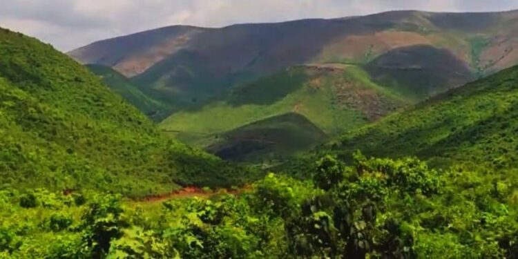 ବକ୍ସାଇଟ୍ ଖନନ ପାଇଁ ପରୀକ୍ଷା କୁ କରାଇ ଦେଲେ ନାହିଁ ଅଞ୍ଚଳ ବାସୀ : ପରିବେଶ ନଷ୍ଟ ଓ ଚାଷ ଜମି ପ୍ରଭାବିତ ହେବା ଆଶଙ୍କା କରି ଫେରାଇ ଦେଲେ