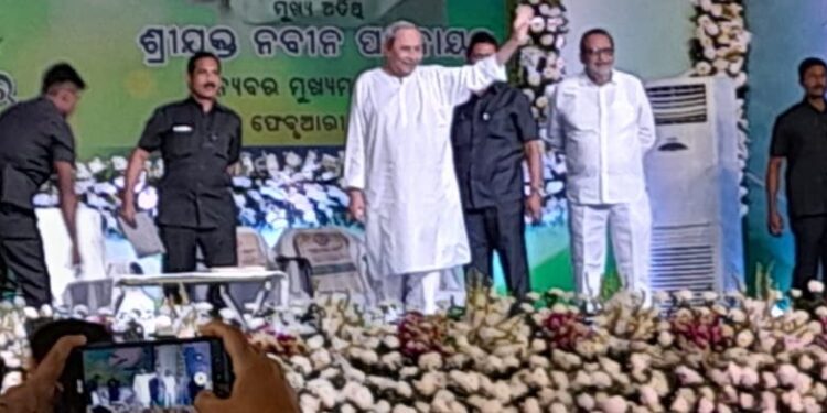 ମୁଖ୍ୟମନ୍ତ୍ରୀଙ୍କ କୋରାପୁଟ ଜିଲ୍ଲା ଗସ୍ତ : ଜୟପୁର ସ୍ବୟଂଶାସିତ ମହାବିଦ୍ୟାଳୟର ପ୍ଲାଟିନମ୍ ଉତ୍ସବରେ ମୁଖ୍ୟ ଅତିଥି ଭାବେ ଯୋଗଦେଲେ
