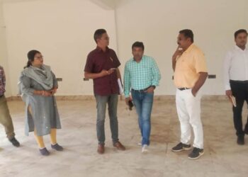 ଜିଲ୍ଲା ମୁଖ୍ୟ ଉନ୍ନୟନ ଅଧିକାରୀ ୫ଟି- ସ୍କୁଲ ପରିଦର୍ଶନ କଲେ