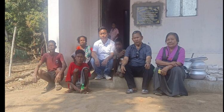 ଦୁବିସହଃ ଜୀବନ ବିତାଉଛନ୍ତି ଚାରି ଯୁବକ