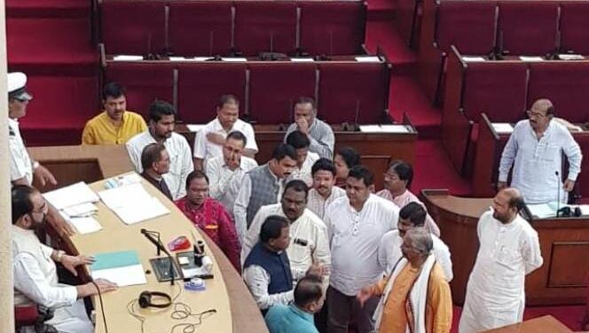 ବିଧାନସଭା ପ୍ରଶ୍ନକାଳରେ ଉଠିଲା : ମାଟ୍ରିକ ପ୍ରଶ୍ନପତ୍ର ଲିକ୍ ନେଇ ଜୋରଦାର ହଙ୍ଗାମା କରିଥିଲେ – ଗୃହ ଅଚଳ