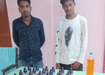 ୩୦ ବୋତଲ କଫ୍ ସିରଫ, ୩ ଟ୍ରିପ ନିଶା ବଟିକା – ନଗଦ ୬୪୦୦ ଟଙ୍କା ଜବତ୍ ସହ ୨ ଗିରଫ