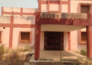 ୧ କୋଟି ୨ ଲକ୍ଷ ଟଙ୍କା ରେ ନବ ନିର୍ମିତ ଶହେ ଶଯ୍ୟା ବିଶିଷ୍ଟ ଅନୁସୂଚିତ ଜାତି ବାଳକ ହଷ୍ଟେଲ ପାଲଟିଛି ଭୂତକୋଠି