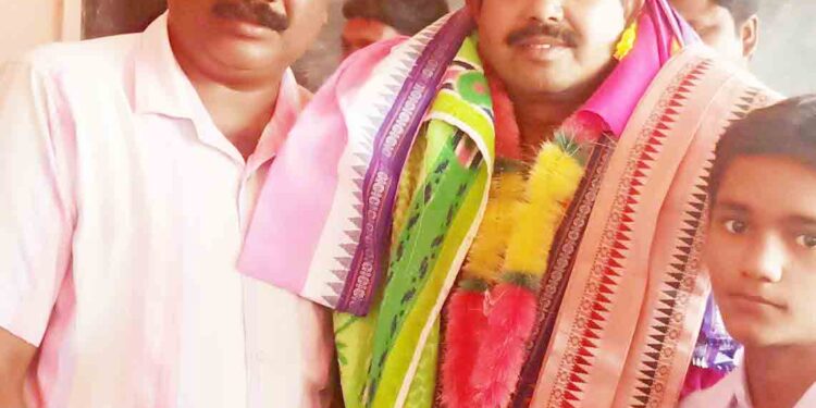 ବଲାଙ୍ଗିର ଜିଲ୍ଲା ଖପ୍ରାଖୋଲ ବ୍ଲକ ବାଘମୁଣ୍ଡ ଉଚ୍ଚ ପ୍ରାଥମିକ ବିଦ୍ୟାଳୟ  : ଶିକ୍ଷକଙ୍କୁ ବିଦାୟ ସମ୍ବର୍ଦ୍ଧନ