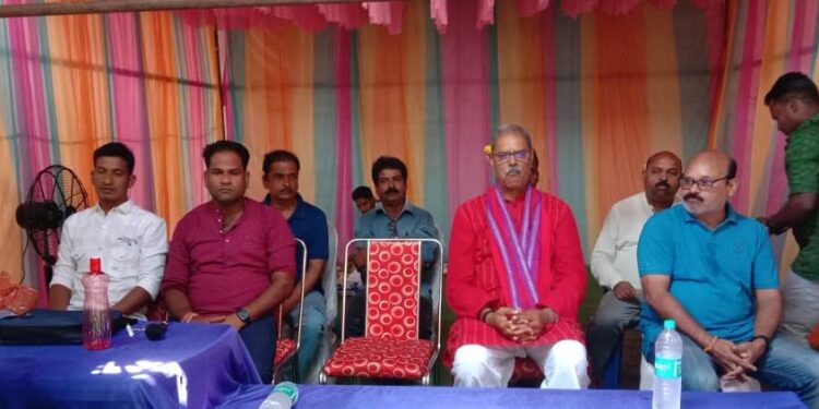 ମାଲାପଡ଼ା ରେ ଶ୍ରୀରାମ ମନ୍ଦିର ଓ ପ୍ରହରୀ ମଣ୍ଡପ ପ୍ରତିଷ୍ଠା ଉତ୍ସବ ଯୋଗଦେଲେ ପୂର୍ବତନ ବିଧାୟକ – କନକବର୍ଦ୍ଧନ ସିଂ ଦେଓ