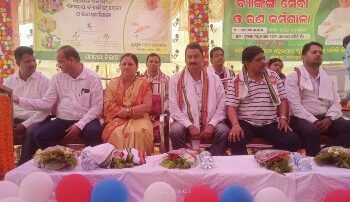 ମହୁଲପାଳରେ ବ୍ୟାଙ୍କିଙ୍ଗ ସେବା ଓ ଋଣ କର୍ମଶାଳା ଜଗାବଳିଆ ଏସଏଚଜି ଗ୍ରୁପ : ମାନଙ୍କ ପାଇଁ ଆଦର୍ଶ ୫ ଜଣ ଚାଷୀ ଙ୍କୁ ୧ ଲକ୍ଷ ଟଙ୍କା ଲେଖାଏଁ ଋଣ ବଣ୍ଟନ