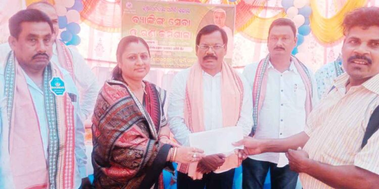 ଚାଷୀ ଭାଇ ମାନେ ବିନା ସୁଧରେ ୧ ଲକ୍ଷ ଟଙ୍କା ପର୍ଯ୍ୟନ୍ତ ଋଣ ନେବାକୁ ଆହ୍ୱାନ : ୬ ଟି ସମିତିର ଗୋଦାମ ଗୃହ ପାଇଁ ଦେଢ କୋଟି ଟଙ୍କା ମଂଜୁର