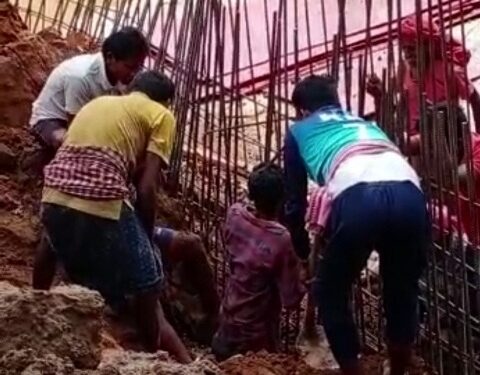 ନିର୍ମାଣଧୀନ ବ୍ରିଜ କାର୍ଯ୍ୟ ଚାଲିଥିବା ବେଳେ ମାଟି ଅତଡା ଧସି ଦୁଇ ଶ୍ରମିକ ଆହତ
