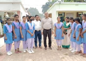 ନୂଆଗାଁ ବ୍ଲକ୍ ରେ ଥିବା ୫ ଟି ବିଦ୍ୟାଳୟ ପରିଦର୍ଶନ କଲେ ଜିଲ୍ଲାପାଳ : ରବୀନ୍ଦ୍ର ନାଥ ସାହୁ