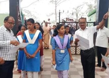 ନୂଆଗାଁ ବ୍ଲକ୍ ରେ ୬ ଟି ପରୀକ୍ଷା କେନ୍ଦ୍ରରେ ୧୦୯୭ ଜଣ ଛାତ୍ର ଛାତ୍ରୀ ଦେଲେ ମାଟ୍ରିକ ପରୀକ୍ଷା