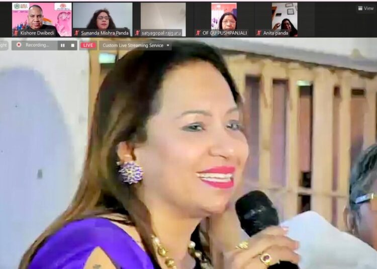 ବିଶ୍ବର ନାରୀନେତ୍ରୀ ମାନଙ୍କର ସମାନ ମାନ୍ୟତା ପାଇଁ ରଣହୁଙ୍କାର