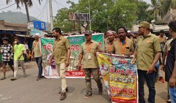 ଡ୍ରାଇଭର ମହାସଂଘ ପକ୍ଷରୁ ଷ୍ଟେରିଂ ଛାଡ଼ ଆନ୍ଦୋଳନ : ଯାତାୟାତ ଯାତ୍ରୀ ହନ୍ତସନ୍ତ
