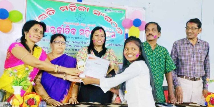 ପାରଳାଖେମୁଣ୍ଡି ଠାରେ ପ୍ରଗତି ମହିଳା ସଙ୍ଗଠନ ଆନୁକୁଲ୍ୟରେ ଆନ୍ତର୍ଜାତିକ ମହିଳା ଦିବସ/ହୋଲି ଉତ୍ସବପାଳନ