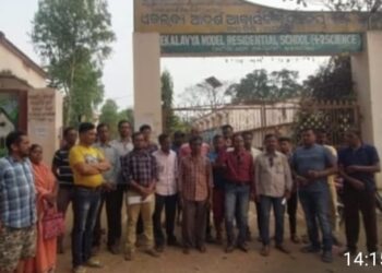 ମୋହନା ବ୍ଲକ ଚନ୍ଦ୍ରଗିରି ଠାରେ ଥିବା ଏକଲବ୍ୟ ଆଦର୍ଶ ବିଦ୍ୟାଳୟରେ ୧୦ ପ୍ରତିଶତ ସଂରକ୍ଷଣ ସ୍ଥାନ ପାଇବାରୁ ଛାତ୍ର ଛାତ୍ରୀ ବଞ୍ଚିତ