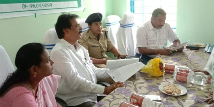 କାଶୀନଗର ବ୍ଲକ ଅନ୍ତର୍ଗତ କିଡିଗାଁ ଠାରେ ଜିଲ୍ଲାପାଳ ଲିଙ୍ଗରାଜ ପଣ୍ଡାଙ୍କ ମିଳିତ ଜନ ଅଭିଯୋଗ ଶୁଣାଣୀ ଅନୁଷ୍ଠିତ