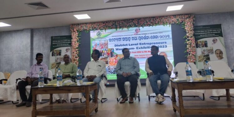 ପାରଳାଖେମୁଣ୍ଡି ଠାରେ ଗଜପତି ଜିଲ୍ଲା ସ୍ତରୀୟ ଉଦ୍ୟୋଗୀ ସପ୍ତାହ ପ୍ରଦର୍ଶନୀ ମେଳା ଉଦଘାଟିତ