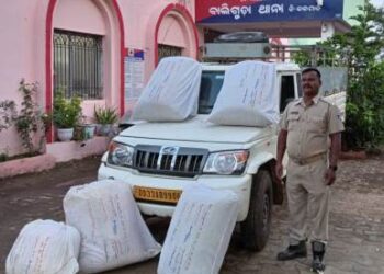 ଗଞ୍ଜେଇ ଭର୍ତ୍ତି ପିକ୍ ଅପ୍ ଭ୍ୟାନ୍ ଜବତ : ପୋଲିସକୁ ଚକମା ଦେଇ ଦୁଇ ମାଫିଆ ଫେରାର୍